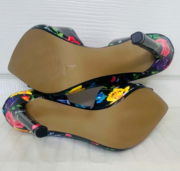 Betsey Johnson Floral Black Heels NWOT - Picture 6 of 7